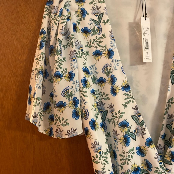 NEW Alice and Olivia wrap dress- Budding Romance Print - Picture 7 of 9